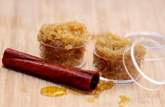 Ingredients:

1 cup brown sugar
1 cup granulated sugar
¾ cup almond or coconut oil
2 tsp cinnamon
2 tsp ginger
2 tsp nutmeg