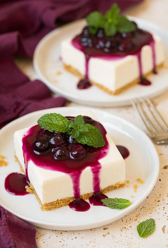 No-Bake Cheesecake Bars With Fresh Blueberry Sauce 