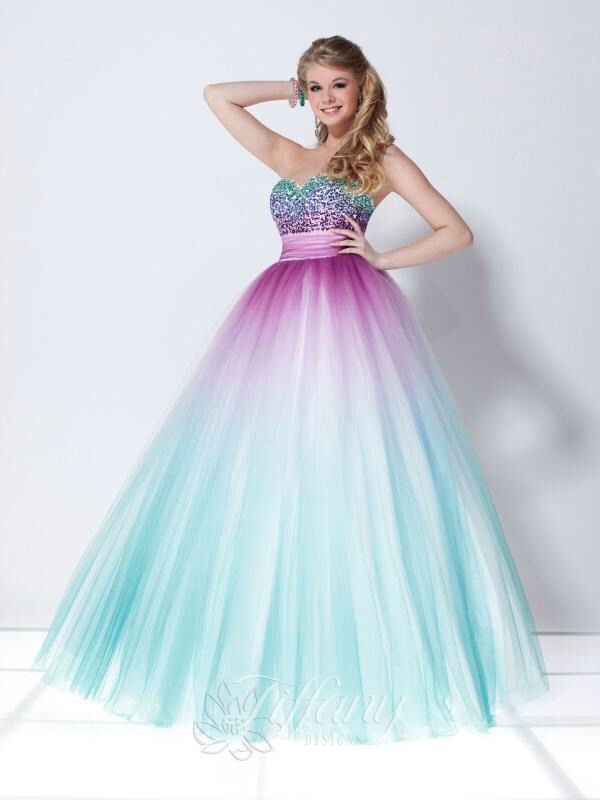 Adorable Prom Dresses 😍