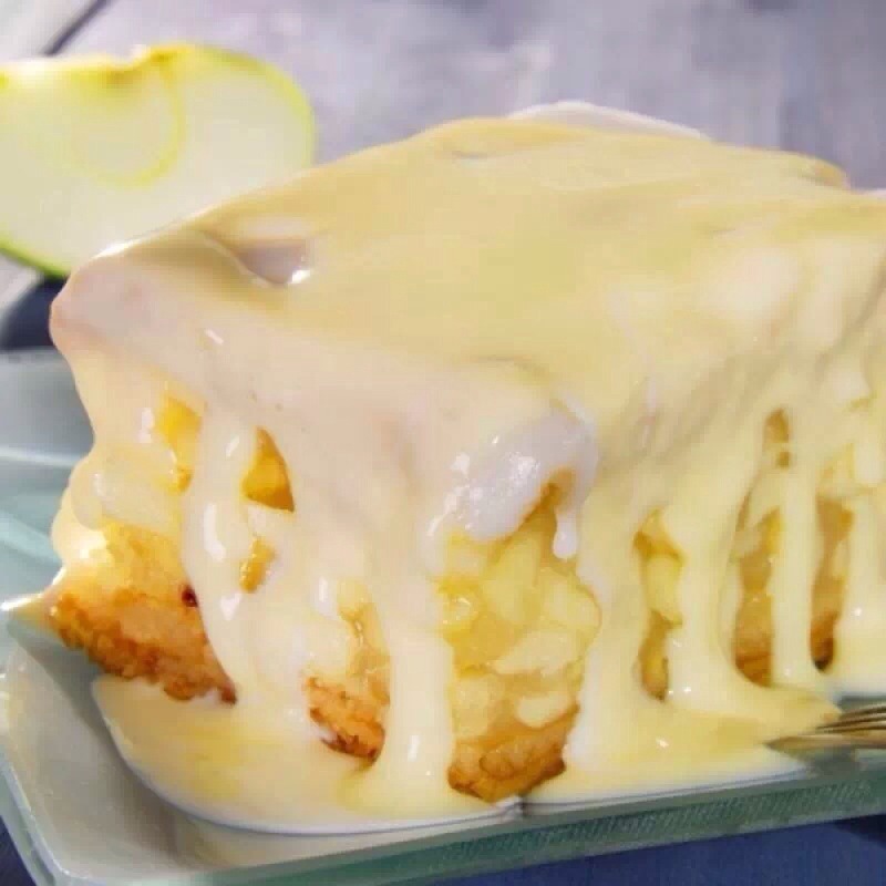 Yummy Apple Vanilla Cake 