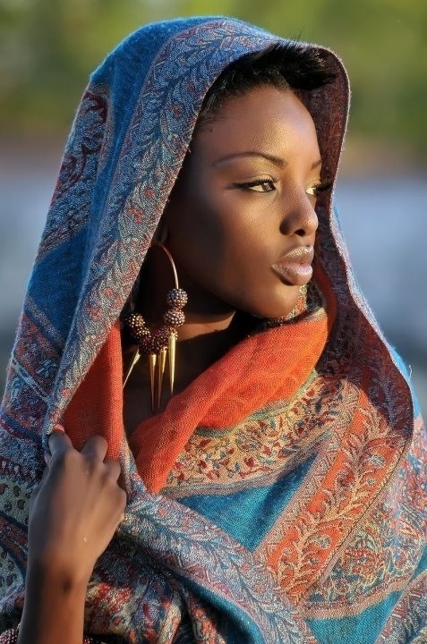 South African women use rooibos tea, also known as red tea, to cleanse and nourish their skin by drinking it throughout the day. Rooibos tea is caffeine-free and made from the red bush plant, which originates from South Africa. It isn't just delicious and so sweet, but also makes your skin glow!