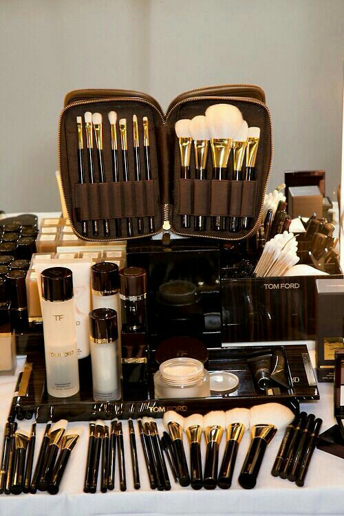 http://www.tomford.com/women/brushes/