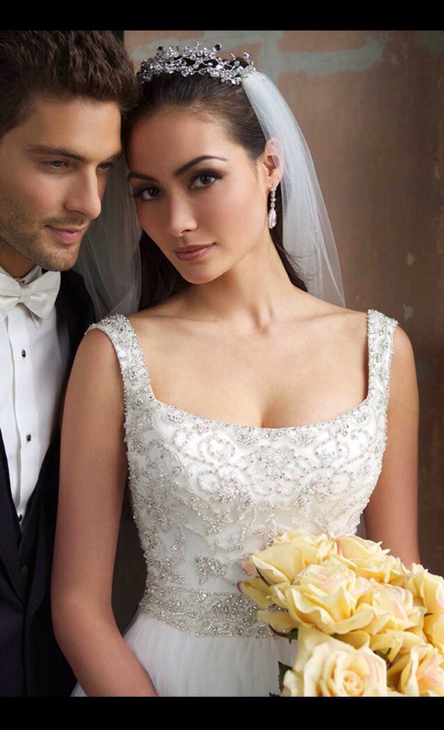 Beautiful Wedding Dresses UNDER $500! π #tipit