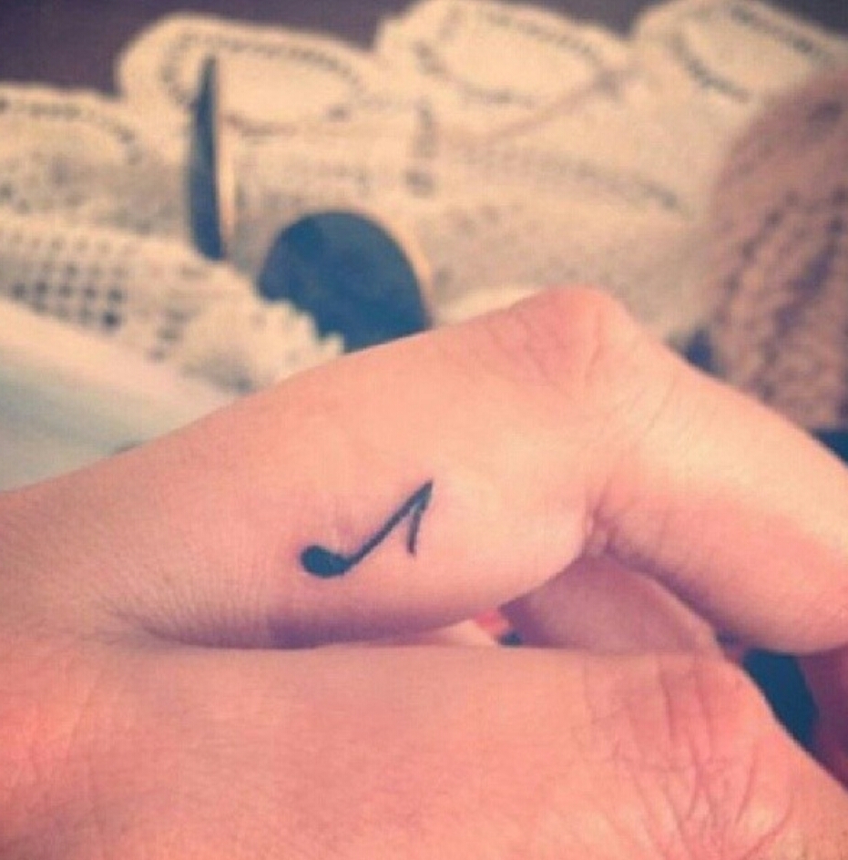   Beautiful Dainty Finger Tattoos For Women!