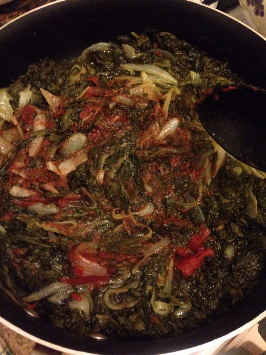 Add golden onions and spinach with salt paper, tomato paste and lemon juice