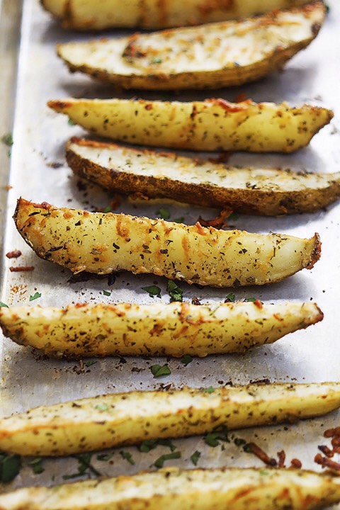 🍠Baked Garlic Parmesan Potato Wedges | Creme de la Crumb🍟
