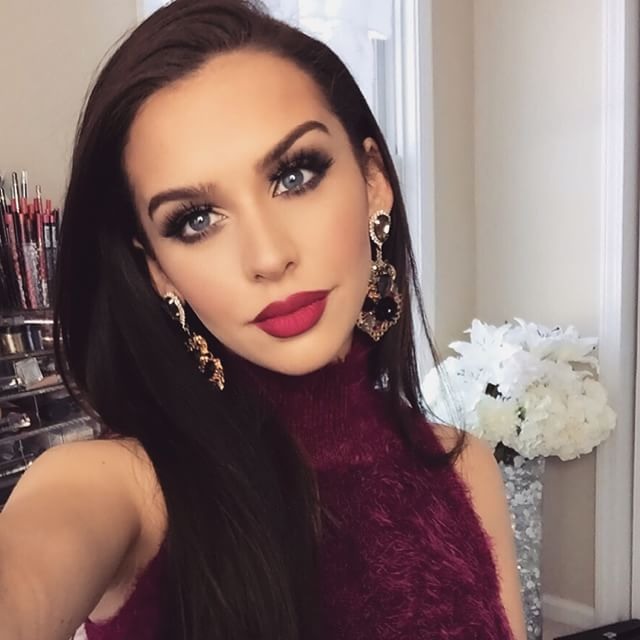 @Carli Bybel on YouTube

Carli is probably someone you've seen before but everyone should know her. On her channel you'll find lots or beauty tutorials most high end with a little drugstore every once in a while and style. She always has inspirational quotes in her videos. She's such a great person!