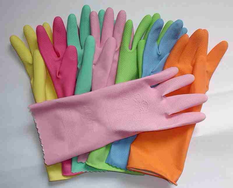 De-Stick Your Rubber Gloves! 