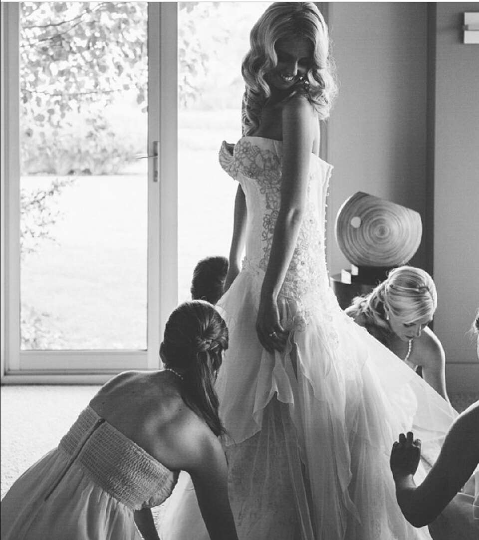 Pictures You Will Regret NOT taking Of Your Wedding Dress! 