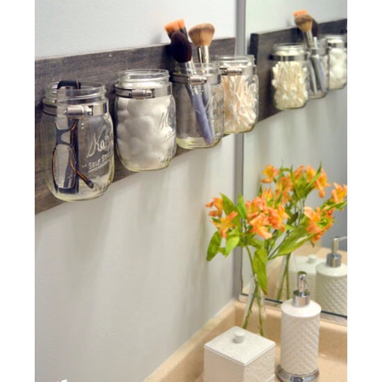 Mason jars are total in right now so a DIY storage idea with them in will look super cute and so vintage.
