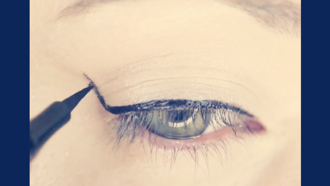 First we want to start on the eyeliner 