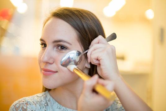 8. Make contouring easier by using a spoon to find exactly where the hollows of your cheeks are. 