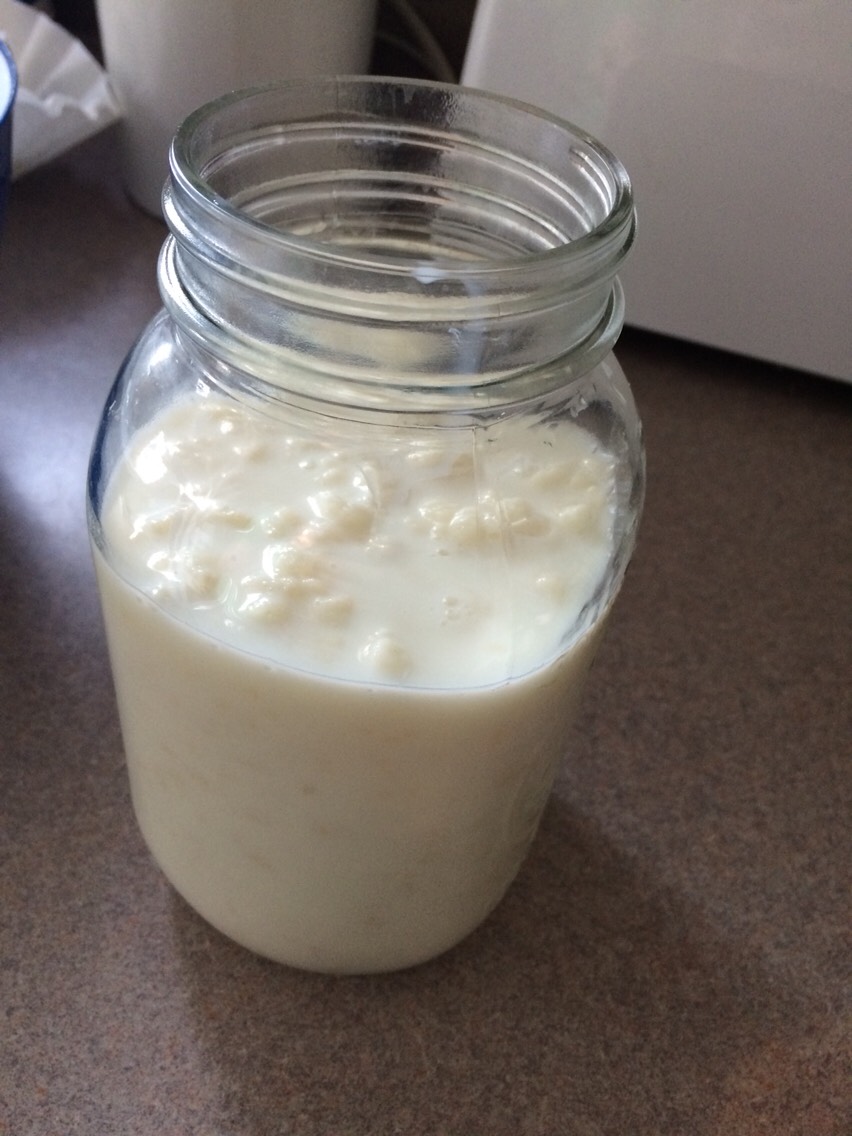 This is what your container should look like after putting the milk in. 