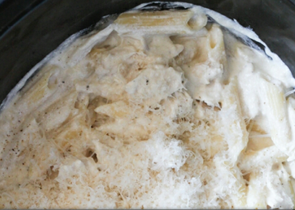 Slow Cooker Chicken Alfredo!! So Good!