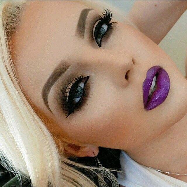 Beautiful Makeup And Lip Color 😍