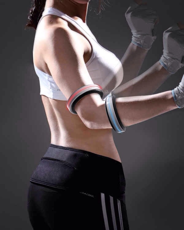 13. Easily transportable electromagnetic dumbbells that can adjust weight automatically