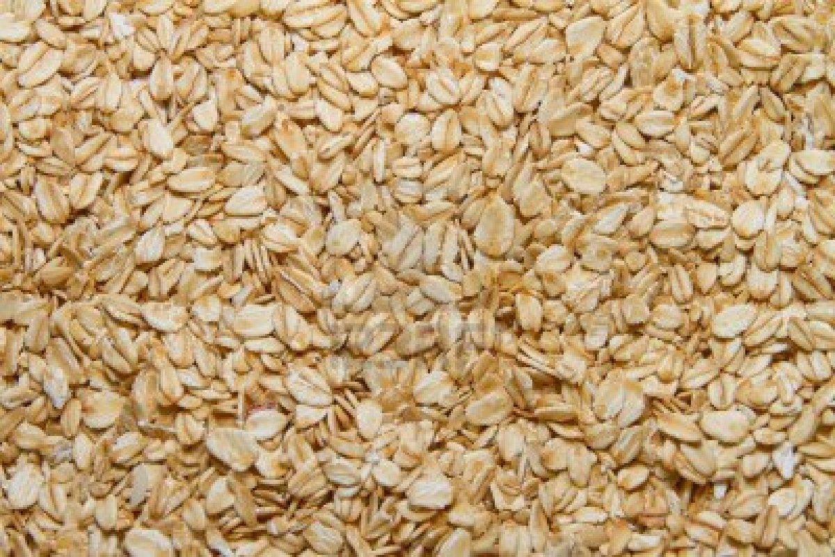 8. Choose oatmeal, not granola
If you’re in the habit of serving up granola for breakfast, this needs to change as well. Granola is very high in both calories and sugar, so far from an ideal option.
Oatmeals high in volume, sugar free (choose the unsweetened variety) and heart healthy!