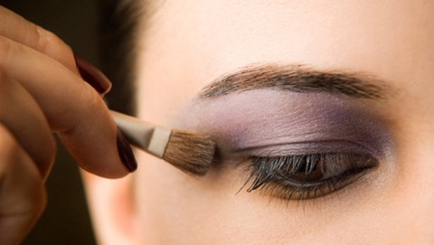Step 4: A Few Swipes of Eyeshadow 
Eyeshadow is great because it covers up any veins in your lids and helps make your eyes pop.
For daytime, I like to use a basic light shadow on my lid and nothing else.