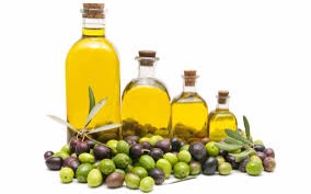 Olive oil:
The reason olive oil helps you to lose weight is because it can take the place of other things like salad dressing and other oils that are considered bad fats.