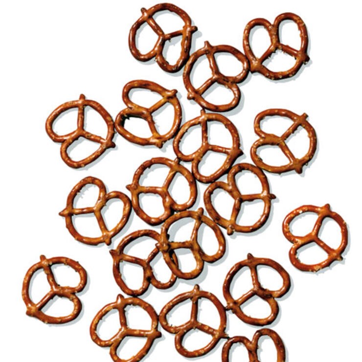18 FAT FREE ROLD GOLD TINY TWISTS 
Kill a carbs-and-salt craving in a single snack session.
