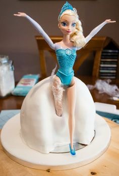 Awesome Tutorials On Doll Cakes. And Step By Step Elsa's Let It Go Cake. 😘