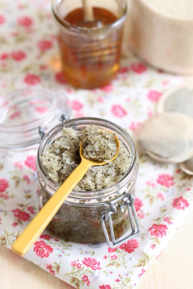 To Use: Apply a tablespoon of exfoliator at a time to your hands. Gently massage the skin (face and/or body) with the exfoliator for 30 seconds. Rinse the exfoliator from the skin with water and a washcloth.