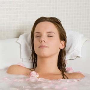 Moisturizing soak
Add some coconut oil to a warm bath to soften skin.
