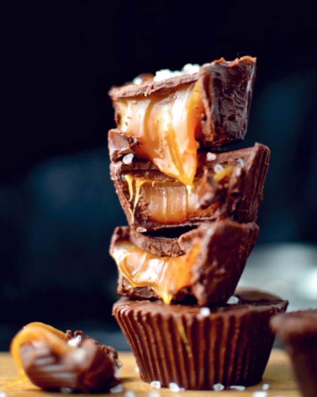 🍫Salted Caramel Cups {Homemade Buttery Caramel in a Shell of Dark Chocolate}😋