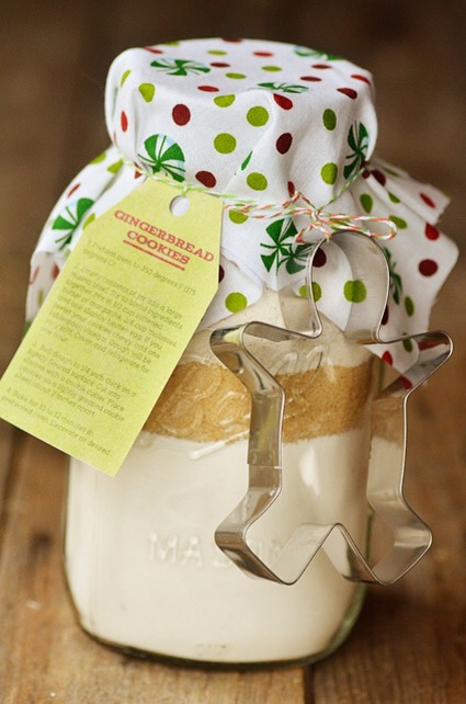 Tie tag and cookie cutter onto the jar using baker’s twine or ribbon. That’s it!