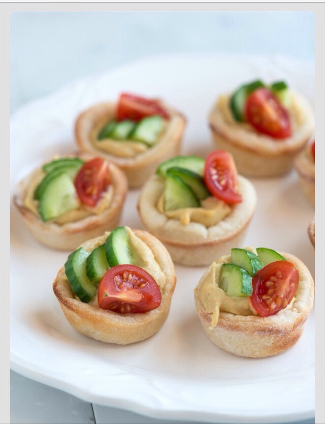 Hummus Cups With Cucumber And Tomato!
