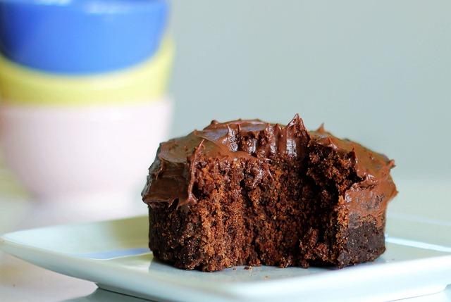 Ingredients
1 tablespoon plus 2 tsp cocoa powder
3 tablespoons spelt flour 
1/8 tsp salt
2 tsp sugar or evaporated cane juice 
1/4 tsp baking powder
-1 stevia packet (or 1 tablespoon more sugar)
2-3 tsp coconut oil or vegetable oil
-3 tablespoons milk of choice
1/2 tsp pure vanilla extract