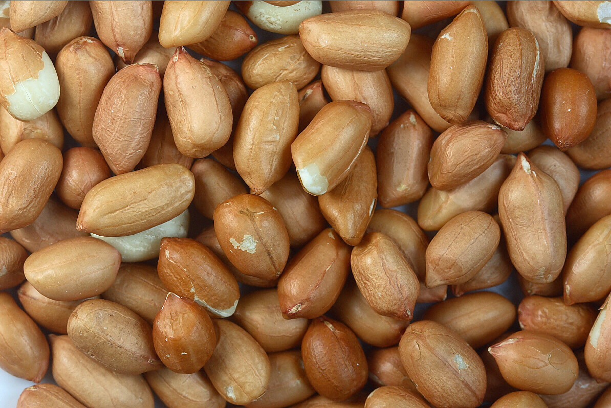 Peanuts:
Not believe that peanuts will helps to lose weight ???.But it is true having small amount of peanuts between meals could stops you from over eating.Peanuts are rich in omega 3 fatty acids and fiber.peanuts are good for skin health.