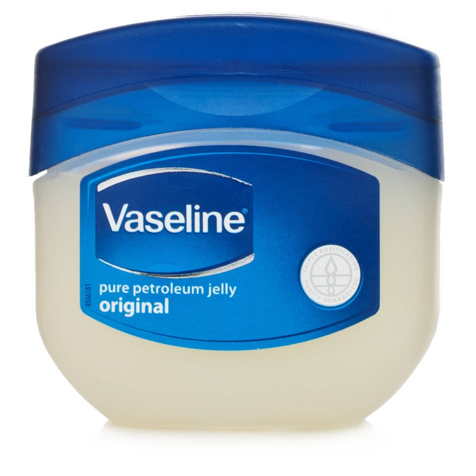 Step 1. Put Vaseline/petroleum jelly on your eyelashes 