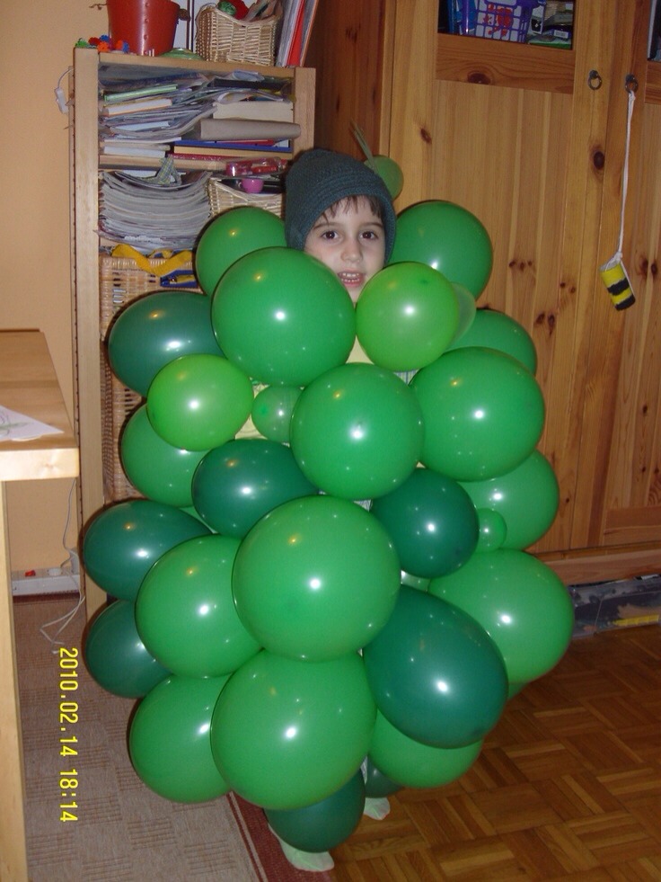 Loads of balloons needed.
Paint your kid green.
Pack of peas lol.
