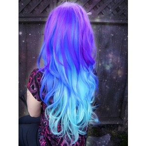 This is quite daring, but I absolutely love the new galaxy hair trend! It's gorgeous and incorporates some of my favourite colors! 👉🏻