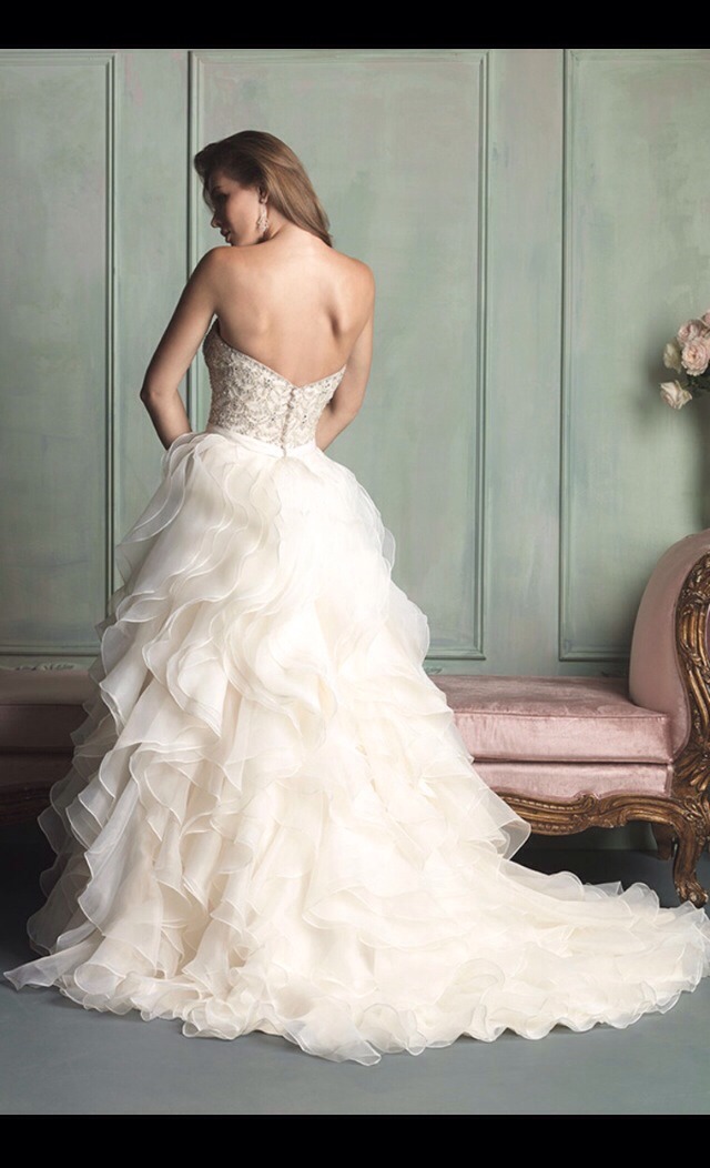 Beautiful Wedding Dresses UNDER $500! π #tipit