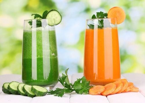 6. Juices
Try dandelion greens, Swiss chard, and fennel. They are tasty and they are high in vitamins and minerals that our bodies need. Plus, they are easy to digest and they can improve your complexion. Don’t try too much fruits in your juices because they can increase the glycemic index.