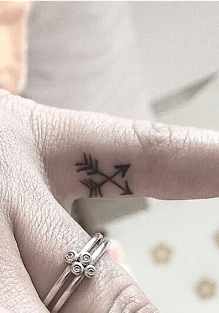   Beautiful Dainty Finger Tattoos For Women!