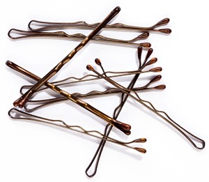 8.BOBBY PINS
Always always have a couple of bobby pins on you to hold down the your fly-aways 💁