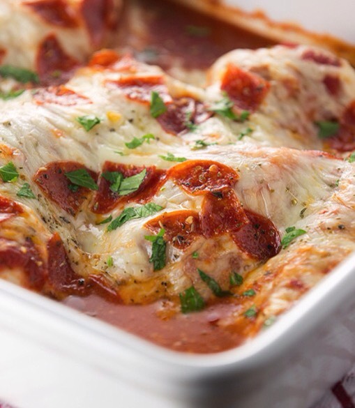 Cheesy pizza chicken 