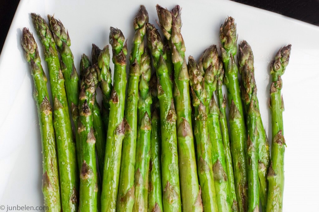 Afternoon snack :) 

-10 pieces of asparagus 
-green tea 

*feel free to season your asparagus , but try to stay away from to much sodium!*