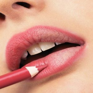 Tip: It also works for a great lip liner as well👄