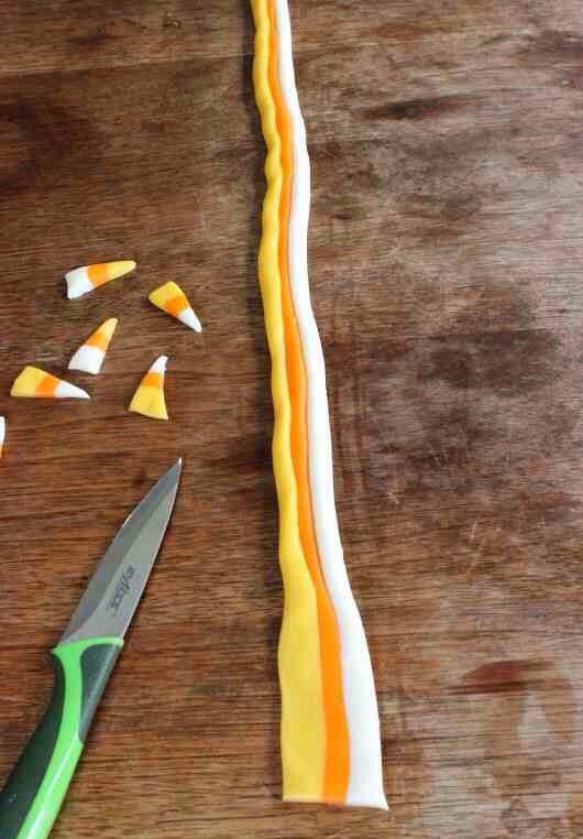 Then roll each piece into ropes, place the ropes together and pinch them slightly until they stick together. Flatten the ropes and cut into triangles.
