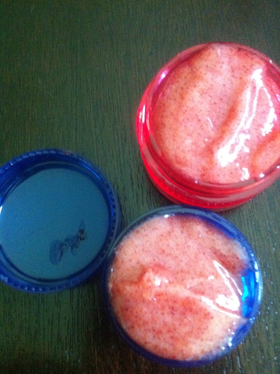 4. You could use it to make lipgloss. Of you wanna see how to make that in a future tip. Like this!!