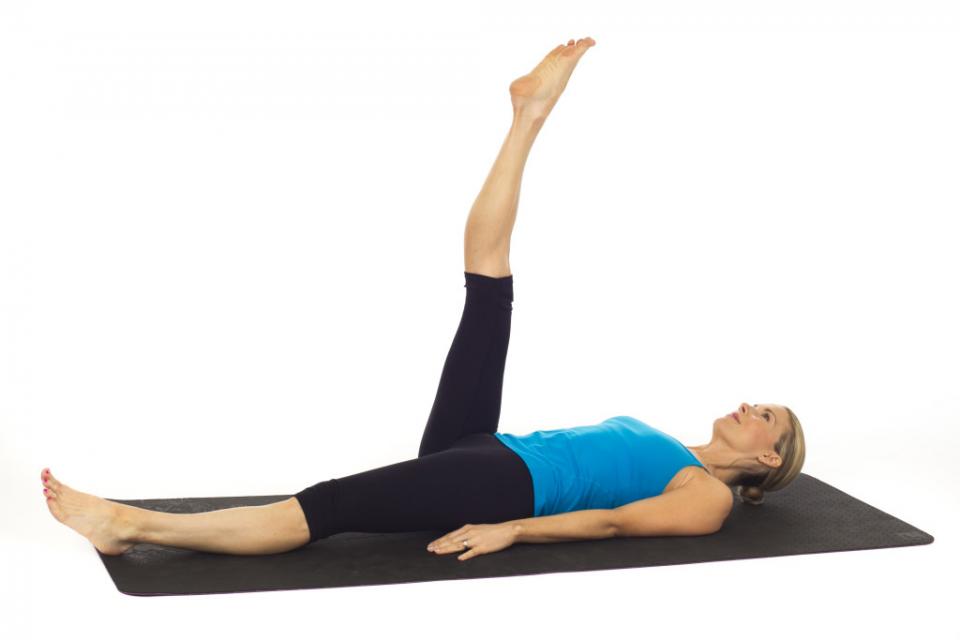 Leg Circles
Rotate the legs around 5 times clockwise and another 5 times counter clockwise.
Switch with the other leg and repeat this 3-5 times.