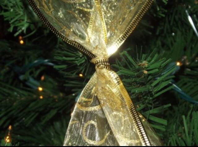 Twist the two pieces together twice by pinching the two pieces where they intersect,Your twists should look something like this on each section of your criss crossed ribbon Christmas tree.


