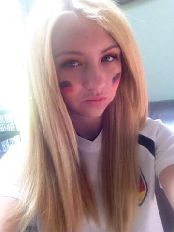 I've done this look many times before (exuding the lips) 😁 I also put my country's flag on my cheeks! 😊💞