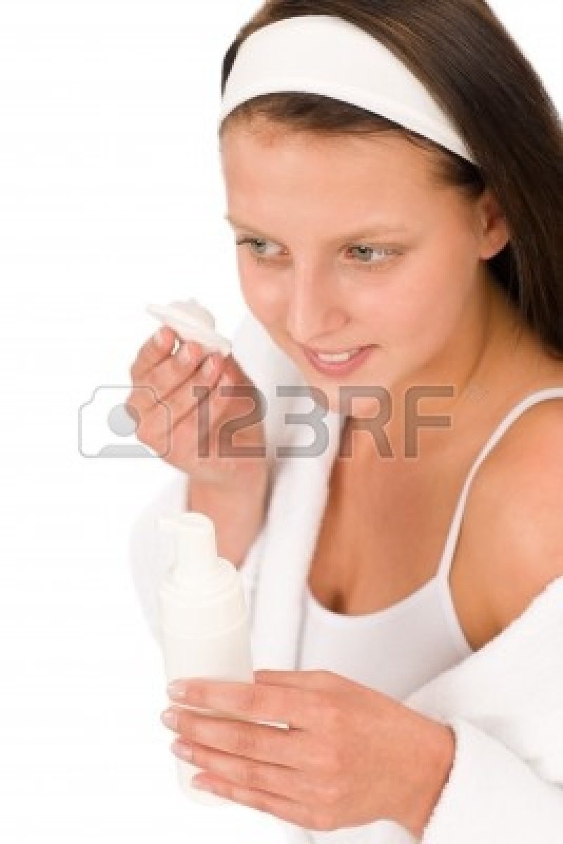After the mixture is mixed, apply the mixture all of your face and leave it on for 10 minutes.