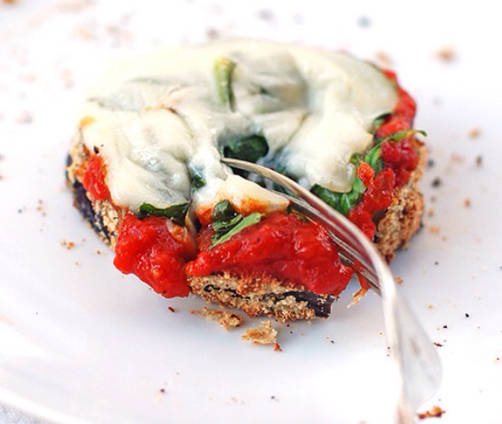Cheesy baked eggplant pizza 