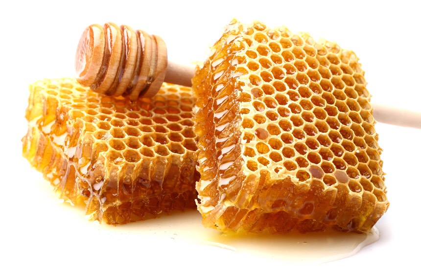 Honey – Honey contains antibacterial agents that destroy the bacteria that leads to breakouts. It also helps to soothe redness and irritation due its anti-inflammatory properties.